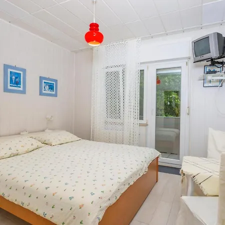 1 Bedroom Amazing In Apartment